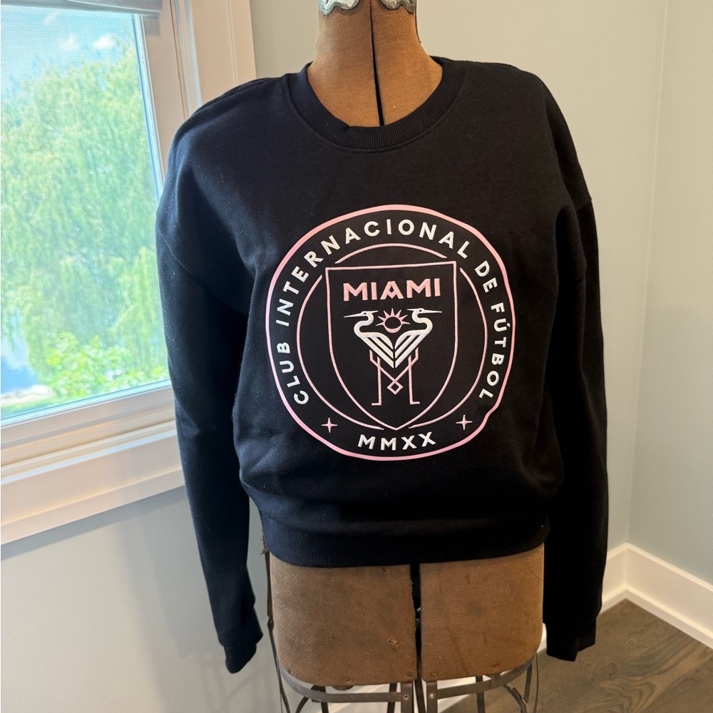 Miami Futbol crew neck, women's Antigua Black and Pink Sweatshirt